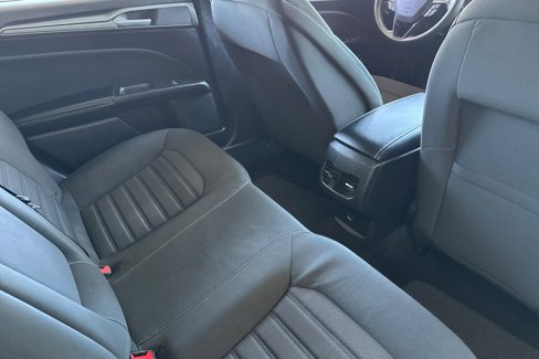 Used 2020 Ford Fusion SE image 30