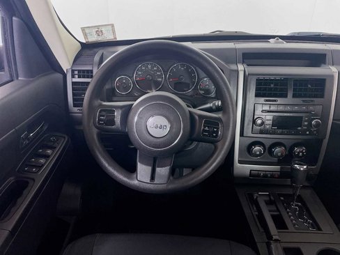 Used 2011 Jeep Liberty Sport image 16