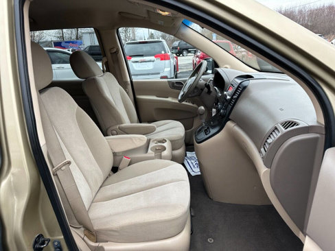Used 2009 Kia Sedona LX w/ PWR Pkg image 21