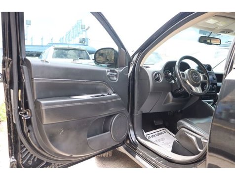 Used 2016 Jeep Compass Latitude image 13