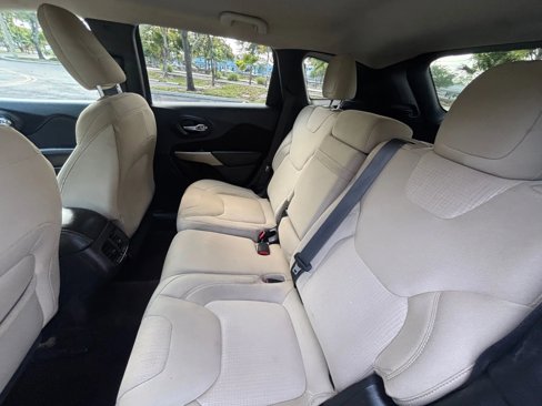 Used 2018 Jeep Cherokee Latitude image 23