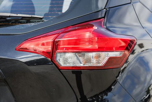 Used 2019 Nissan Kicks SV image 9