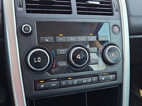 Used 2017 Land Rover Discovery Sport SE image 15