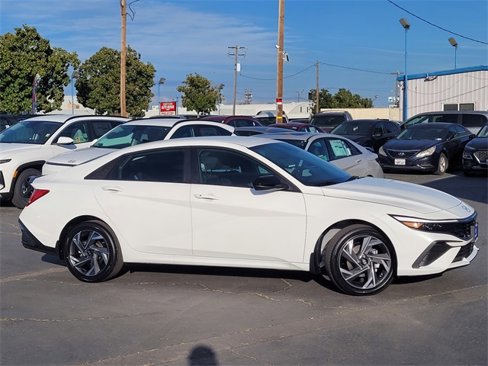 New 2025 Hyundai Elantra SEL image 3