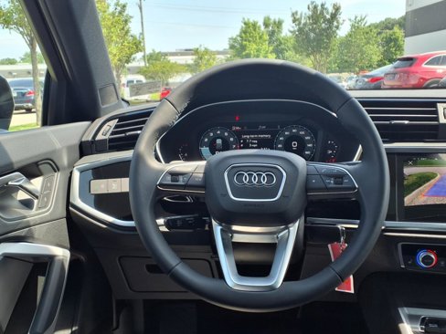 New 2025 Audi Q3 2.0T Premium image 10
