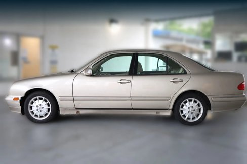 Used 2000 Mercedes-Benz E 320 Sedan image 7