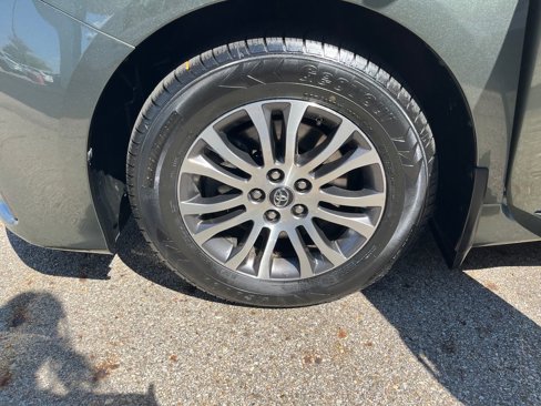 Used 2019 Toyota Sienna XLE image 28