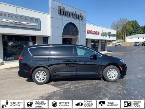 New 2026 Chrysler Pacifica Select image 1