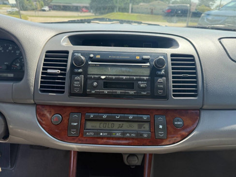 Used 2004 Toyota Camry XLE image 18