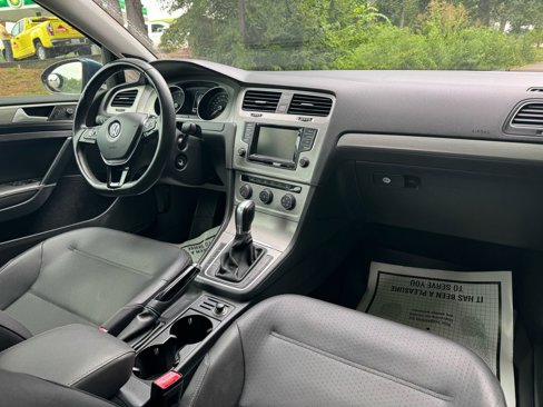 Used 2015 Volkswagen Golf SE image 24