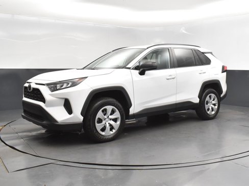 Used 2020 Toyota RAV4 LE image 3