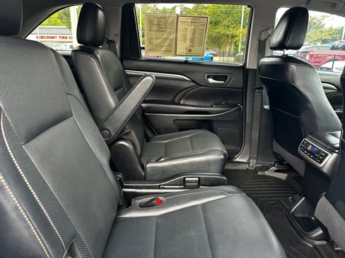 Used 2017 Toyota Highlander Limited Platinum image 39