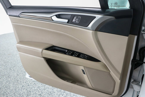 Used 2020 Ford Fusion SEL image 22
