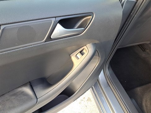 Used 2016 Volkswagen Jetta S image 10