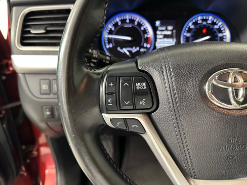 Used 2017 Toyota Highlander AWD V6 image 17