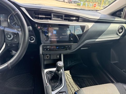 Used 2017 Toyota Corolla SE image 18