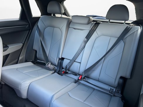 New 2025 Audi Q3 2.0T Premium image 12