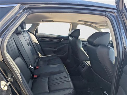 Used 2018 Honda Accord Touring image 16