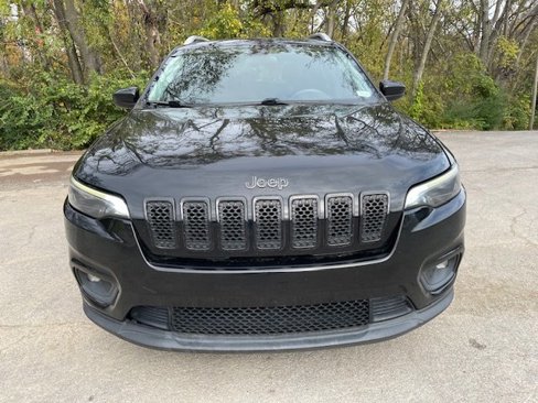 Used 2019 Jeep Cherokee Latitude w/ Popular Appearance Group image 2