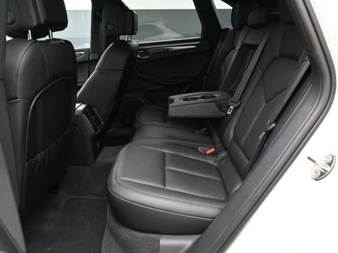 Used 2025 Porsche Macan image 17