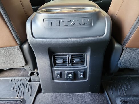 Used 2017 Nissan Titan Platinum Reserve image 32