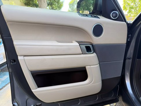 Used 2014 Land Rover Range Rover Sport HSE image 9