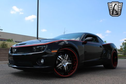 Used 2010 Chevrolet Camaro SS w/ Interior Accent Trim Package image 2