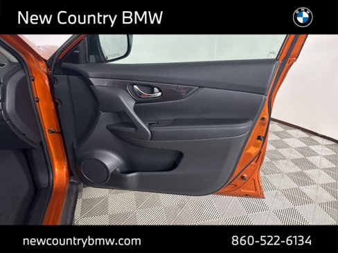 Used 2017 Nissan Rogue SV w/ SV Family Package image 22