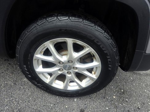 Used 2015 Jeep Cherokee Latitude image 6