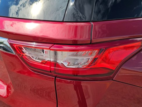 Used 2020 Chevrolet Traverse LT w/ Driver Confidence II Package image 11