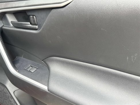 Used 2021 Toyota RAV4 LE image 18