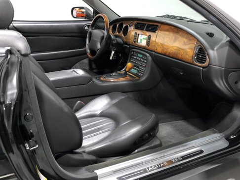 Used 2001 Jaguar XK8 Convertible image 46