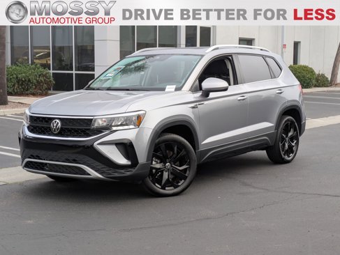 Used 2024 Volkswagen Taos SE w/ Panoramic Sunroof Package image 1