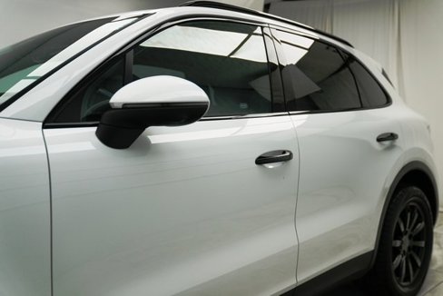 Used 2022 Porsche Cayenne w/ Premium Package image 17