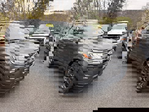 Used 2018 Ford Explorer XLT w/ Equipment Group 202A image 1