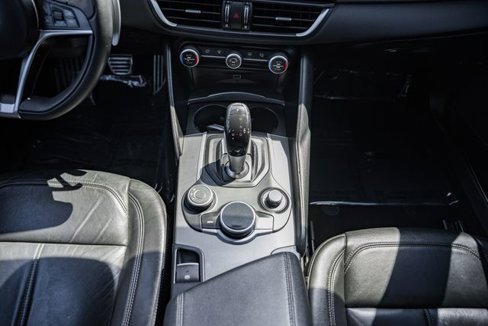 Used 2018 Alfa Romeo Giulia image 24