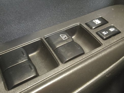 Used 2015 Nissan Versa SV image 27