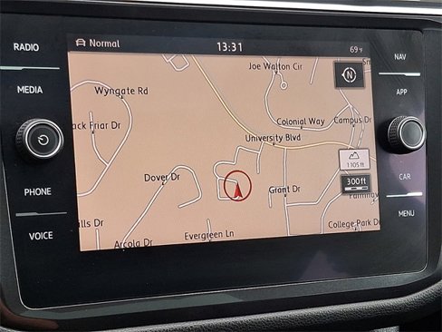 Used 2018 Volkswagen Tiguan SEL image 17