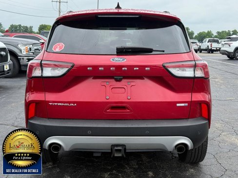Used 2020 Ford Escape Titanium image 4