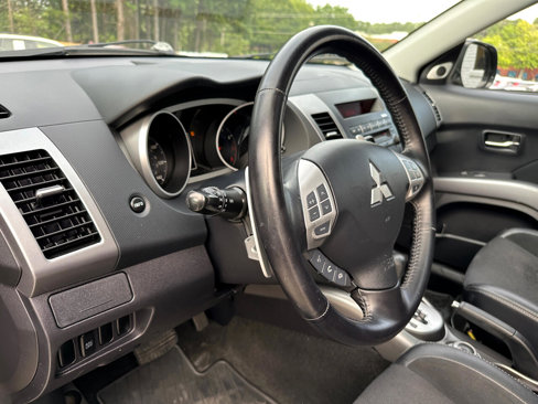 Used 2009 Mitsubishi Outlander SE image 16