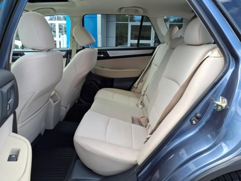 Used 2017 Subaru Outback 2.5i Premium image 13
