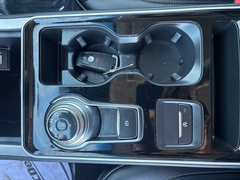 Used 2020 Ford Edge SEL image 25