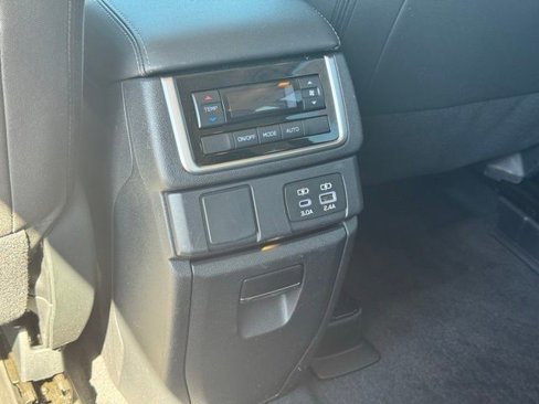 Used 2024 Subaru Ascent Premium w/ Convenience Package image 18