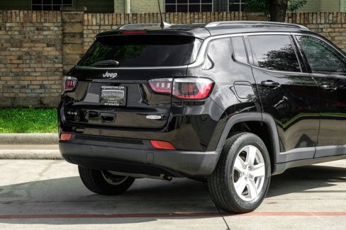 Used 2022 Jeep Compass Latitude image 16