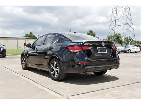 Used 2022 Nissan Sentra SV image 3