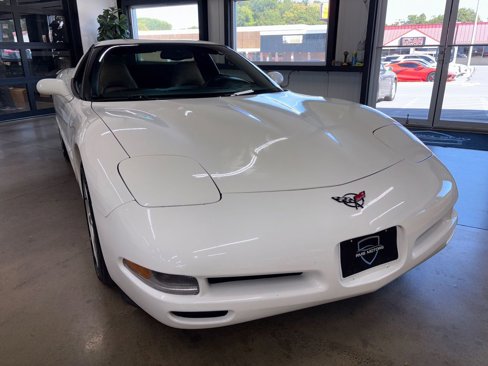 Used 2004 Chevrolet Corvette Coupe w/ Preferred Equipment Group image 16