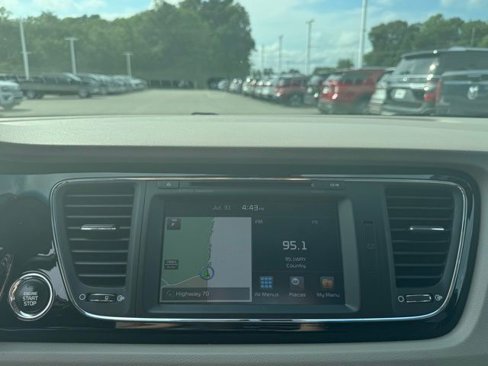 Used 2018 Kia Sedona SX Limited image 11