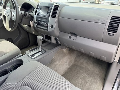 Used 2016 Nissan Frontier SV image 5