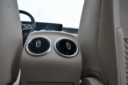 Used 2021 Mercedes-Benz GLB 250 4MATIC w/ Premium Package image 31