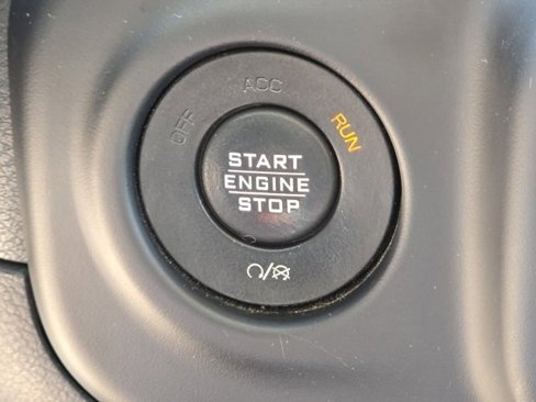 Used 2019 Jeep Wrangler Unlimited Sahara image 15